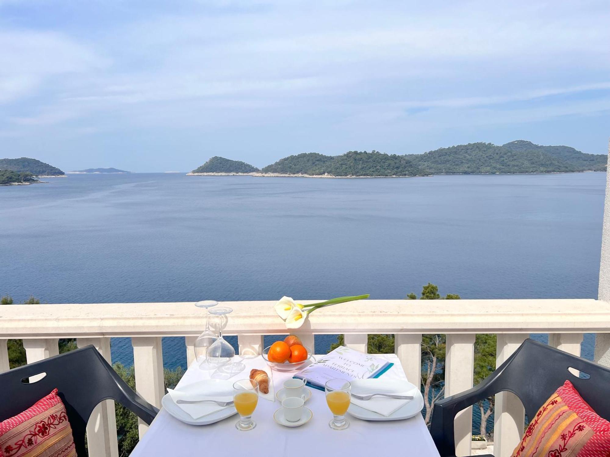 Terrace Studios With Panoramic Seaview Uble Ngoại thất bức ảnh