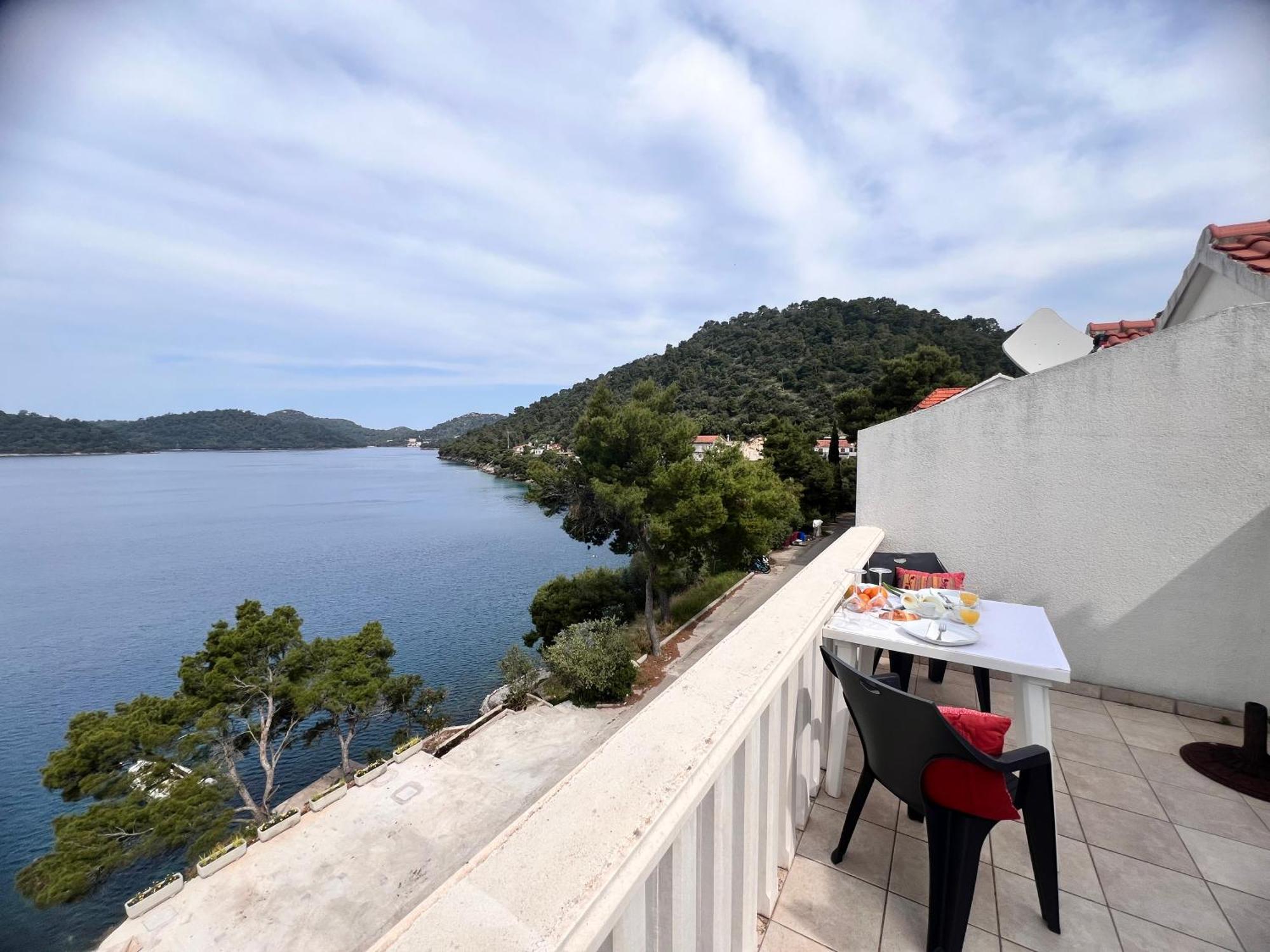 Terrace Studios With Panoramic Seaview Uble Ngoại thất bức ảnh