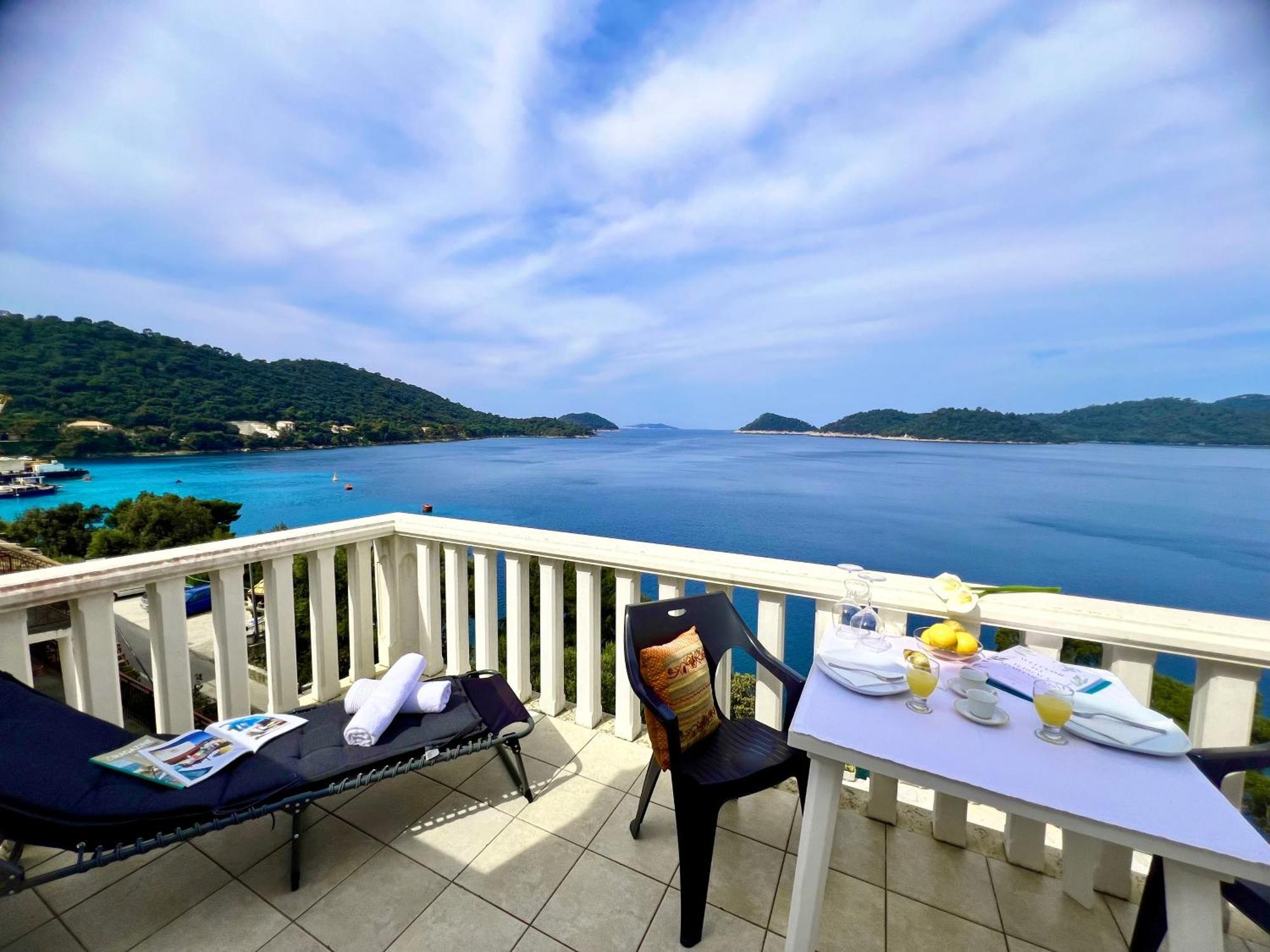 Terrace Studios With Panoramic Seaview Uble Ngoại thất bức ảnh